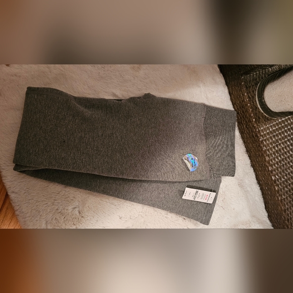 Ardenes soft and comfy leggings. - Picture 3 of 5